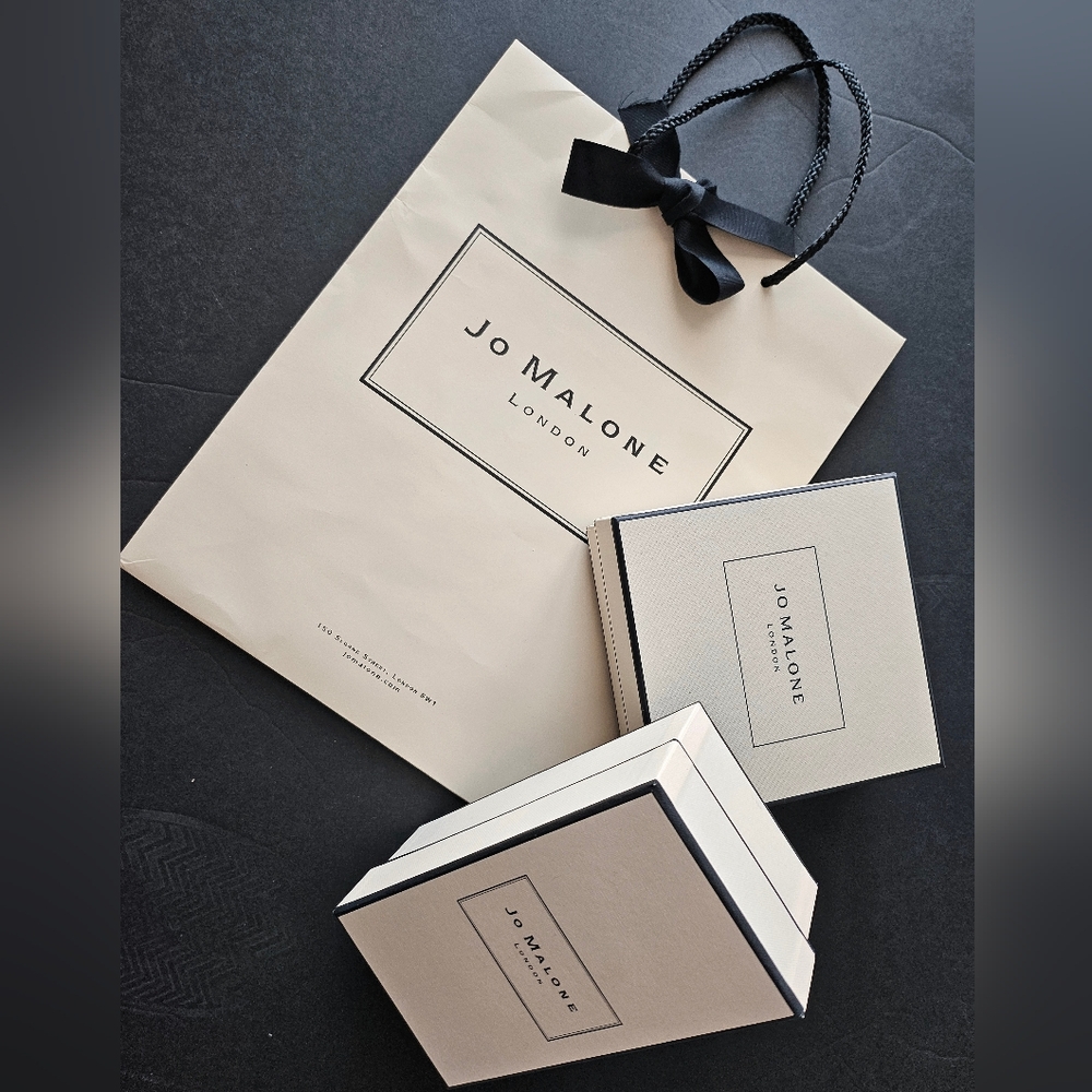 Jo Malone Elegant Black and Cream Gift Bag and gift bix set